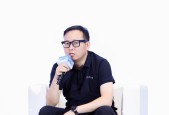 从「卖设备」到「建关系」，AI 硬件的破局点到底在哪里？