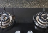 如何解决美的燃气灶无法点火问题（分析燃气灶无法点火的原因及解决方法）