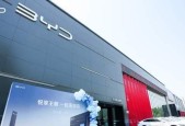 比亚迪4s店赛车游戏机操作方法是什么？