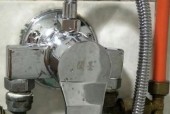 热水器下水管接头安装方法（简单易行的安装步骤和注意事项）