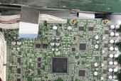 功放机装入电脑后无声的原因是什么？