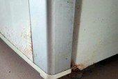 冰箱下边漏水的原因及解决方法（探究冰箱漏水的根源和有效应对措施）