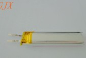 耳机移动电源使用哪种电池？电池类型对性能有何影响？