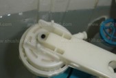 箭牌马桶水箱浮球更换方法（简单易行的浮球修理步骤）