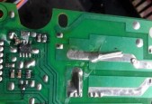 电磁炉E1故障的维修方法（了解代码的意思）