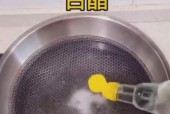使用白醋白糖清洗冰箱的小妙招（家庭清洁利器）
