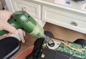 电脑散热器拆卸困难怎么办？需要哪些工具？