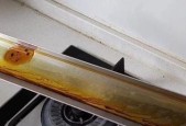 如何清洗油烟机上的机油（简单实用的清洗技巧帮助你恢复油烟机功能）