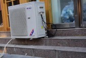 空调制冷外面滴水是什么原因？如何解决？
