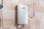 燃气热水器显示E1故障解决方法（如何应对燃气热水器显示E1故障）