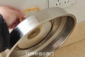 电磁炉发热胶臭的原因及解决方法（揭秘电磁炉发热胶散发出的臭味真相）