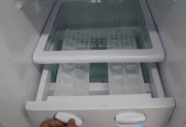 冰柜里有味，如何处理（保持食物新鲜与冰柜清洁的方法）