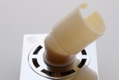 洗衣机排水管漏水问题的解决方法（洗衣机排水管如何正确接地）