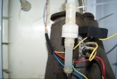净水器热水开关漏水的修理方法（快速解决净水器热水开关漏水的小技巧）