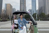 小电瓶车遮挡棚安装方法是什么？