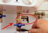 燃气热水器内部漏水怎么办？维修步骤和注意事项是什么？