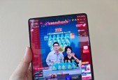 三星4G折叠手机开机方法是什么？首次使用指南？