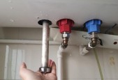 排气管漏水的处理方法（解决热水器排气管漏水问题的有效措施）