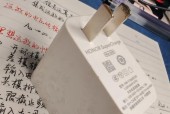 车载手机充电器的标准电压是多少？使用非标准电压充电器有何风险？