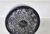 如何彻底清洁美的空调，让它焕然一新（清洁空调的技巧和注意事项）