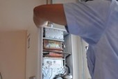 解决热水器无电源问题的有效方法（一场突发的停电）
