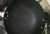 电磁炉上的铁锅油漆怎么处理（炉具维护小妙招）