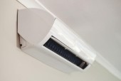 解决吹空调后感冒的方法（保持适当温度）