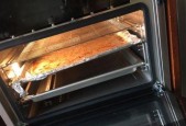 烤箱发出异味（快速解决烤箱异味问题）