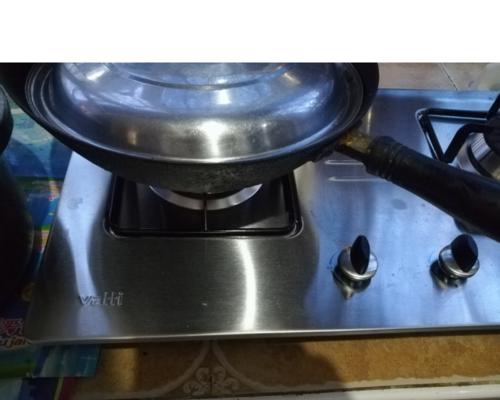 如何修理燃气灶总熄火问题（掌握简单技巧让你的燃气灶再次点燃）  第1张