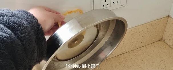 电磁炉发热胶臭的原因及解决方法（揭秘电磁炉发热胶散发出的臭味真相）  第1张