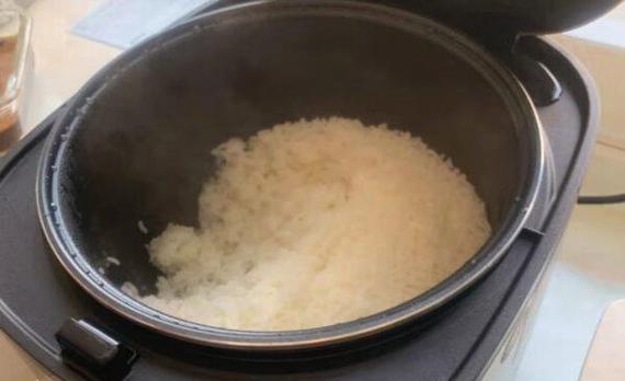电饭煲水不热的原因及解决方法  第1张