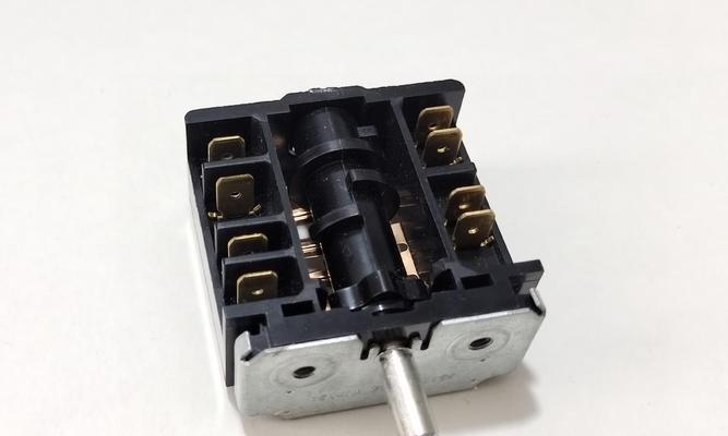 电视机四脚开关漏电故障的危害与解决方法（了解漏电故障的危害）  第1张