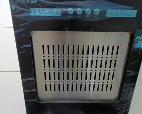 用汽油清洗抽油烟机的方法与技巧（轻松解决厨房油烟困扰）  第1张