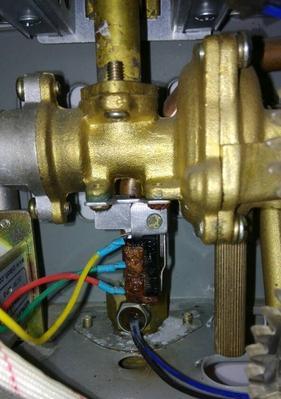 如何处理厨房热水器开关漏水问题（简单解决热水器开关漏水的有效方法）  第1张