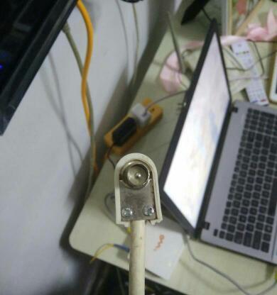 电视机排线损坏的修复方法（解决电视机排线故障的简单而有效的方法）  第1张