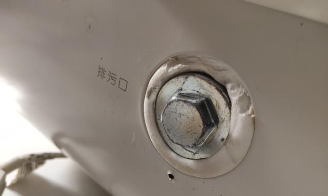 热水器清洗方法大揭秘（让你的热水器焕然一新的简单步骤）  第1张