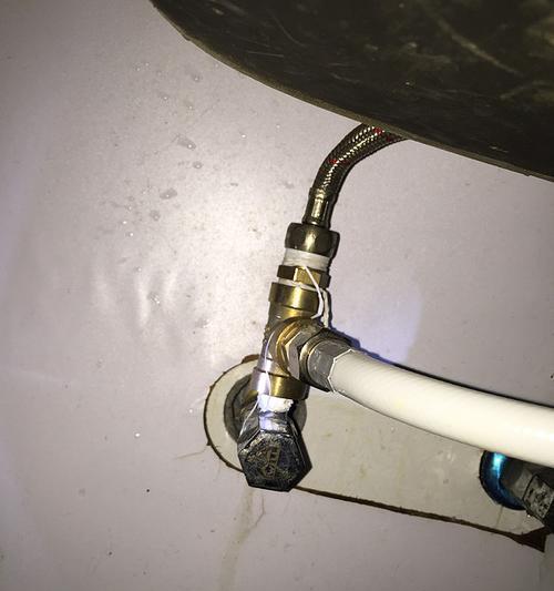正确使用洗碗机的进水方法（简单易行的步骤帮助你正确操作洗碗机）  第1张