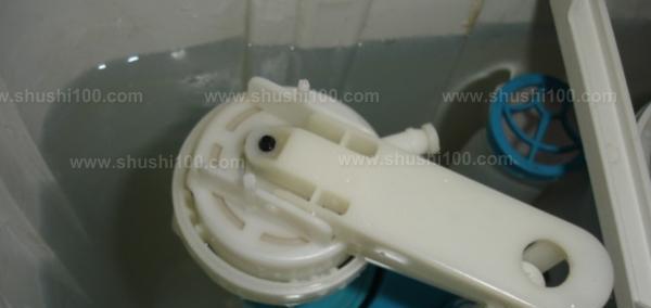 箭牌马桶水箱浮球更换方法（简单易行的浮球修理步骤）  第1张