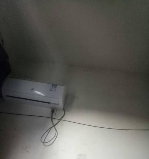 如何修复空调室内机漏水问题（快速解决空调漏水的方法及注意事项）  第1张