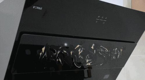 油烟机灯进水常亮的原因及解决方法（探究油烟机灯进水常亮的原因）  第1张