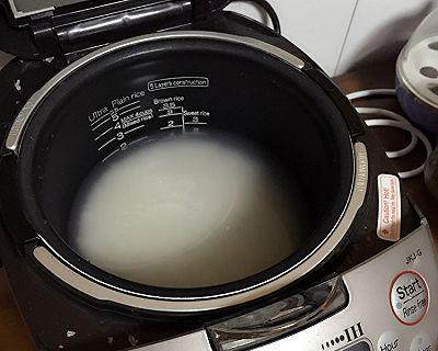 电饭煲制作锅巴的秘籍（轻松享受香脆可口的锅巴美食）  第1张
