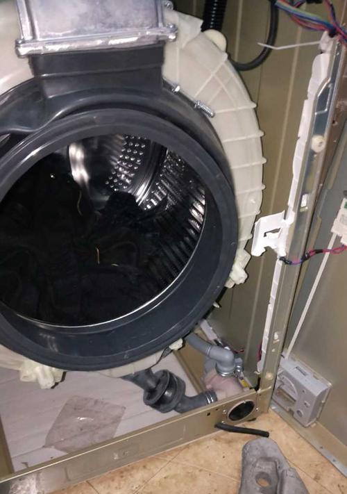洗衣机地漏溢水修理方法（解决洗衣机地漏溢水问题的有效措施）  第1张