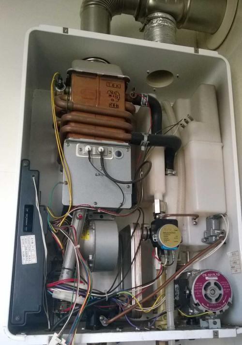 家用壁挂炉漏水修理指南（教你如何快速解决家用壁挂炉漏水问题）  第1张