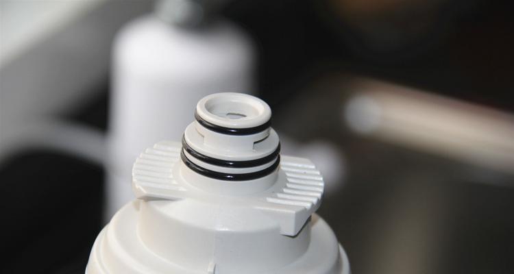 净水器的卡扣弄丢了怎么办（解决净水器卡扣丢失的方法及注意事项）  第1张