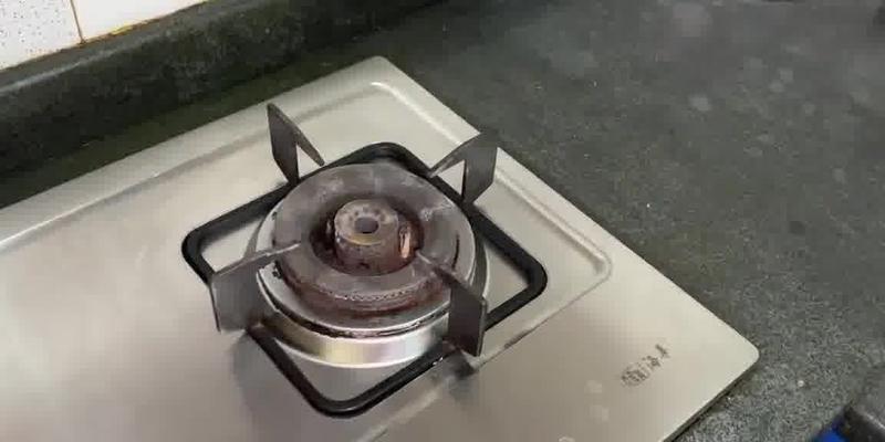 燃气灶燃烧不完的原因及解决方法（探究燃气灶燃烧不完的原因及有效的解决方法）  第1张