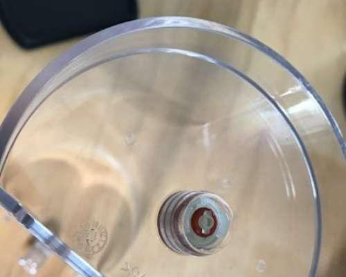 咖啡机水箱漏水的修复方法（探索咖啡机漏水问题的原因及解决方案）  第1张