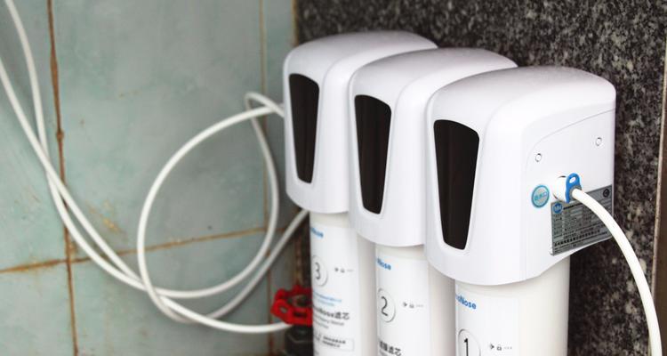 解决净水器外面渗水问题的方法（净水器外漏水问题解决办法）  第1张