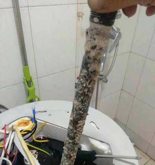 如何有效去除热水器内的水垢（清洁热水器内部）  第1张