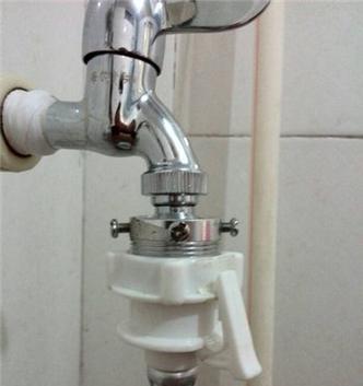 解决洗衣机进水管太短的问题（如何简单有效地加长洗衣机进水管）  第1张