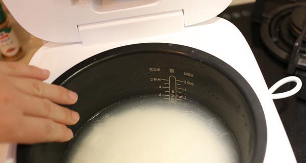 电饭煲里面有水泡怎么办？如何快速解决？  第2张